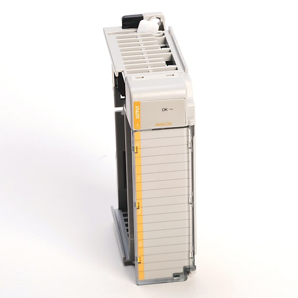 Модуль аналогового вывода Allen-Bradley 1769-OF8V, CompactLogix, 8 каналов, напряжение