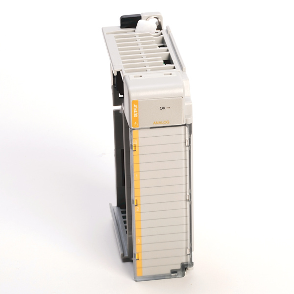Модуль аналогового вывода Allen-Bradley 1769-OF8V, CompactLogix, 8 каналов, напряжение